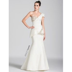 🤍 Ashley Lauren Gown